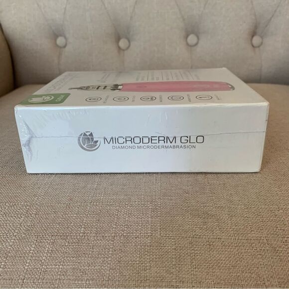 Microderm Glo Diamond Microdermabrasion and Suction Tool Pink - Picture 3 of 8